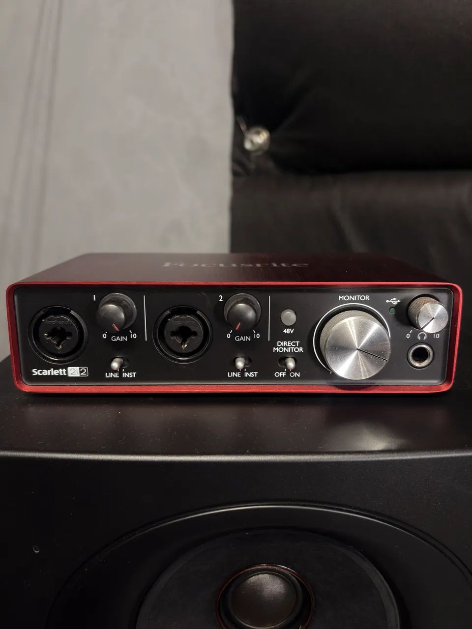 Focusrite Scarlett 2i2 2nd ger - Equipamentos e Acessórios de Som