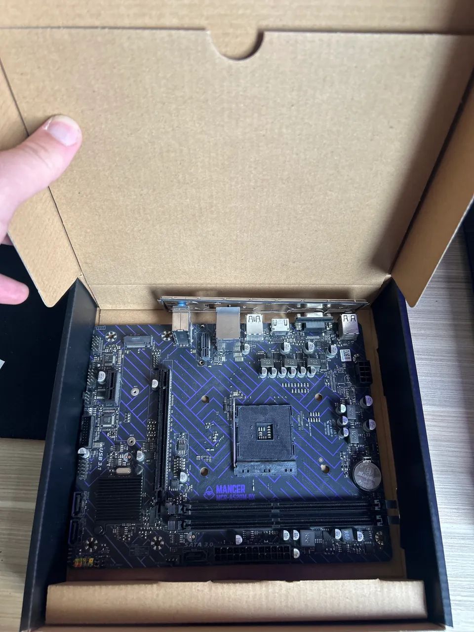 Placa-mãe Mancer A520M-DX AM4 DDR4 com defeito - Foto 3
