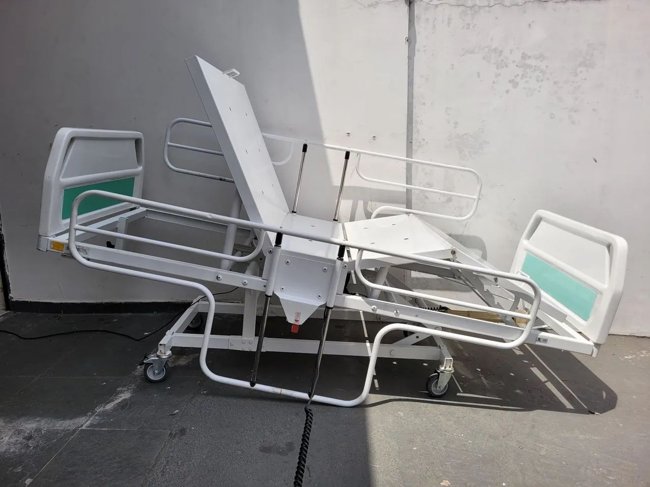 Cama hospitalar elétrica (Poltrona)