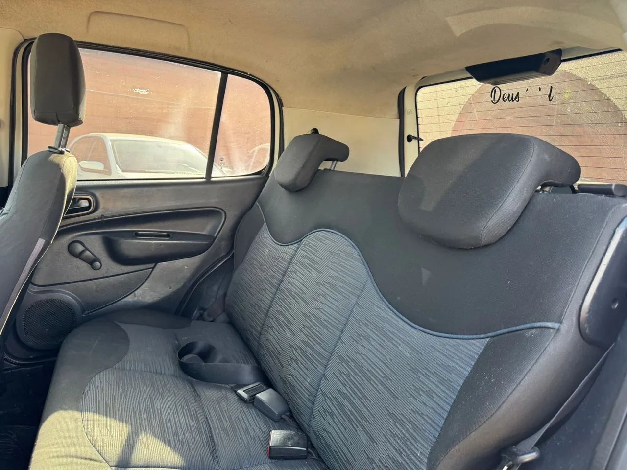 Fiat Uno Attractive 1.0 Flex 6V 5P 2017 - Foto 4