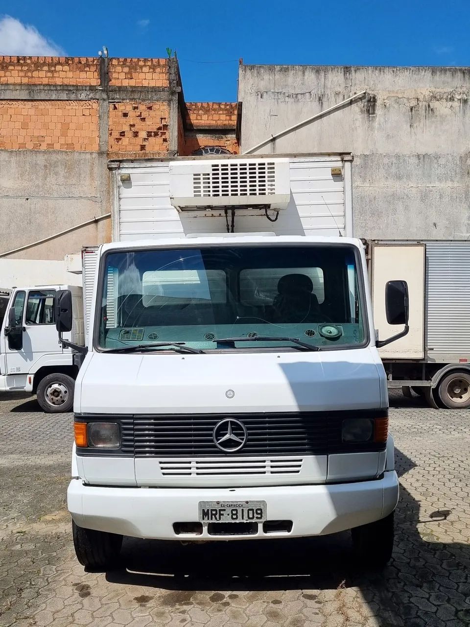 710 plus baú refrigerado