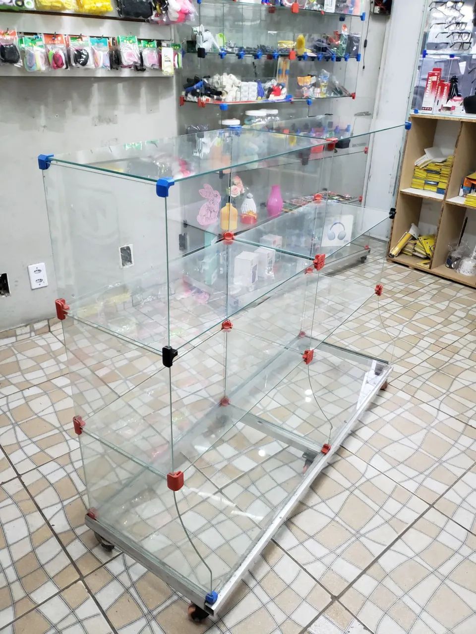 Vitrine de Vidro temperado com base móvel - Foto 2