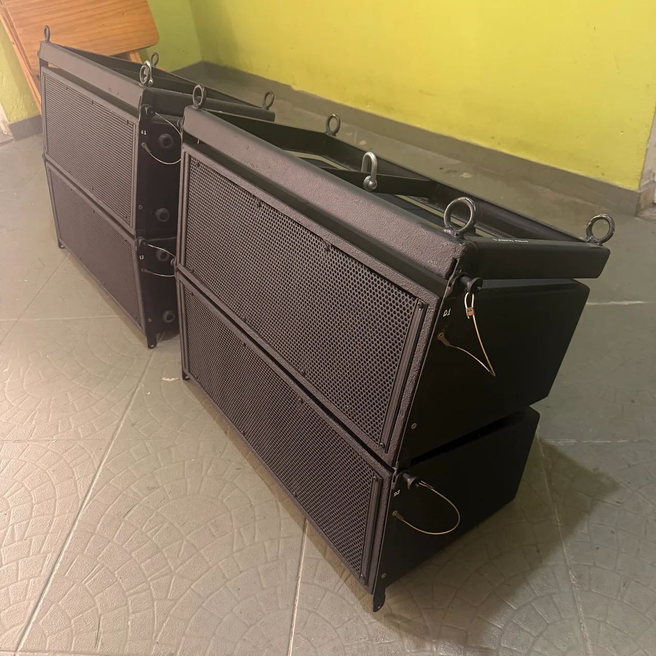 2 Pares de Line Array 2x8 + polegadas + TI, com ferragem.