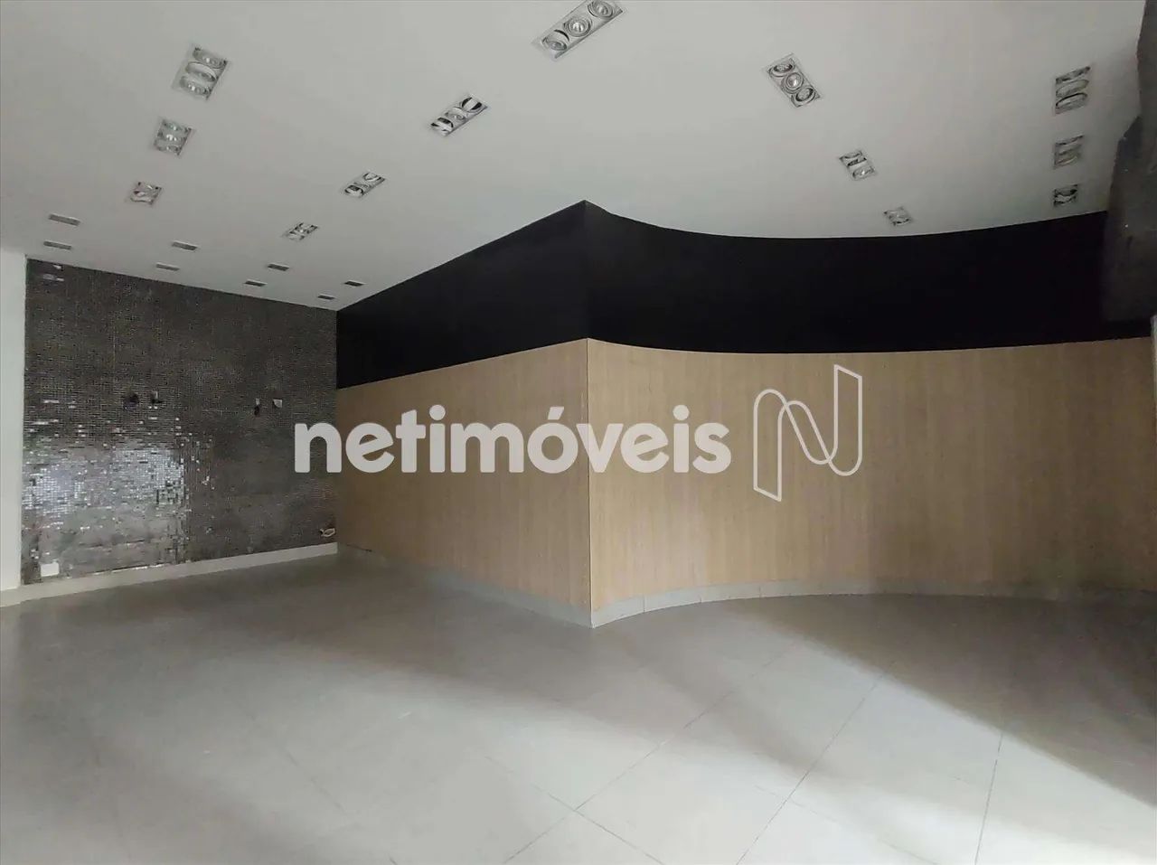 Loja de 110 m²; com Pé-Direito alto na Av. Augusto de Lima - Foto 2