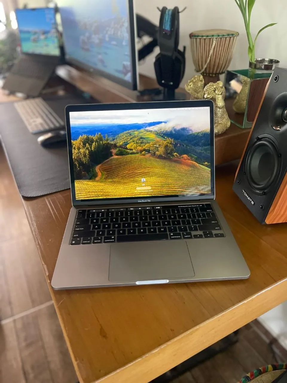 Macbook Pro 13, com chip M2, 8gb de ram, SSD 256gb - Notebooks