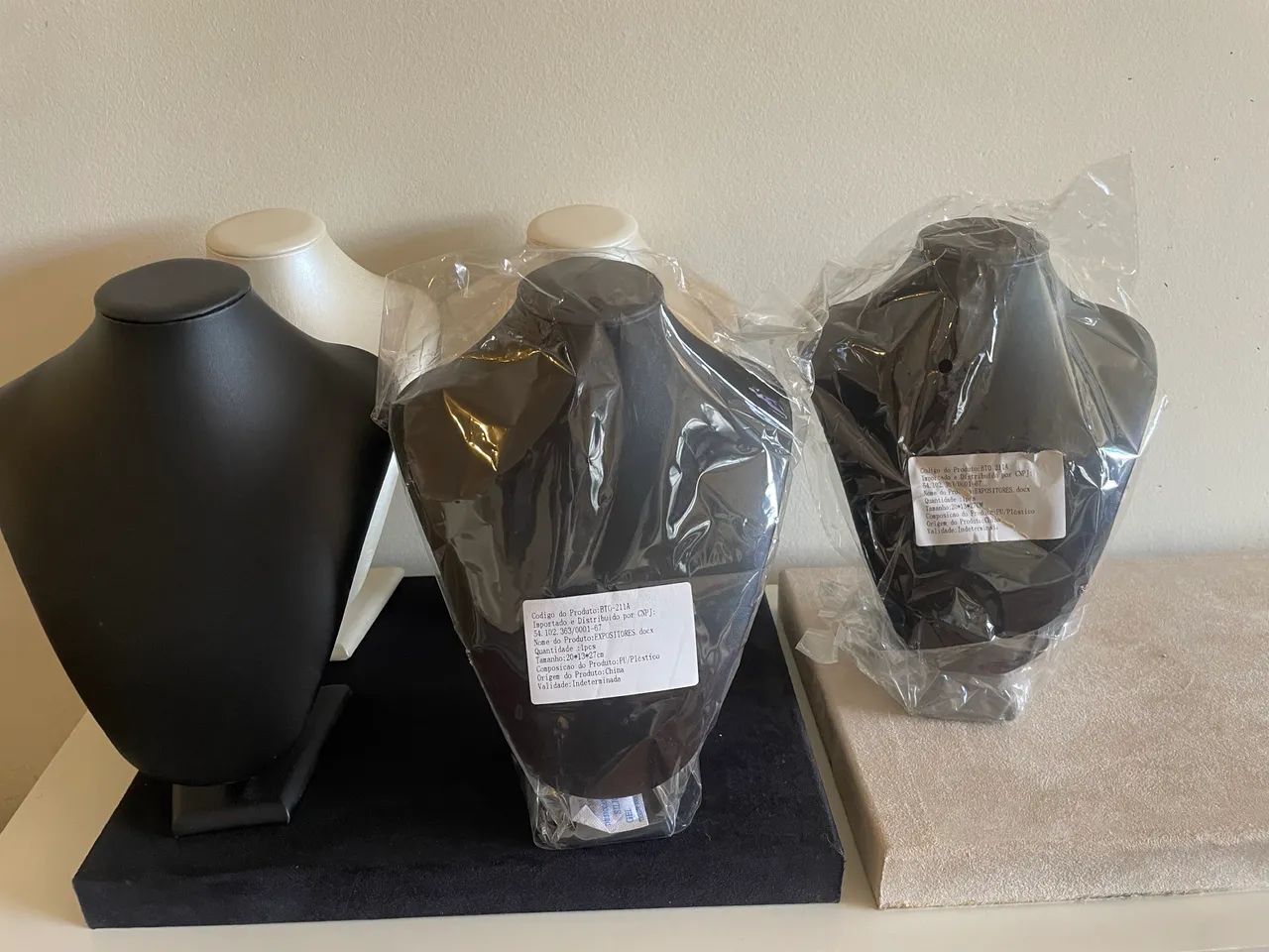 Kit Expositores de Colar e Joias - Busto Luxo (Preto e Branco) - Foto 4