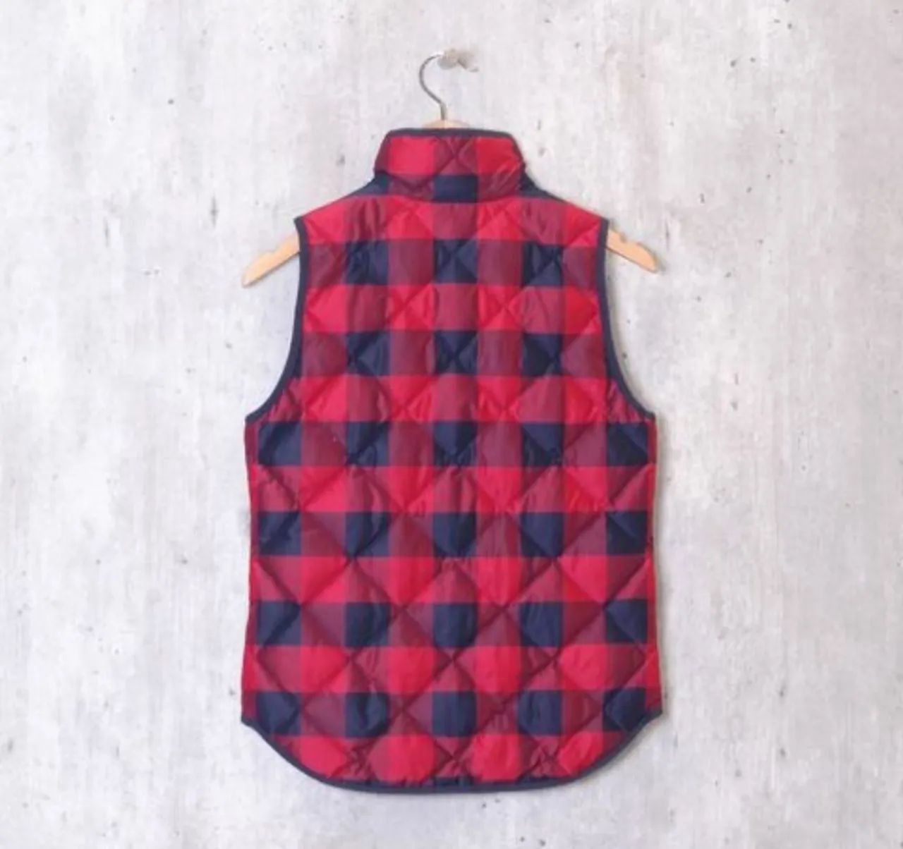 colete vermelho e preto<br>xadrez j crew - Foto 2