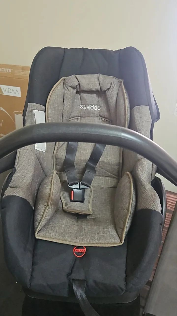 Bebê conforto Casulo Click com Base para Carro