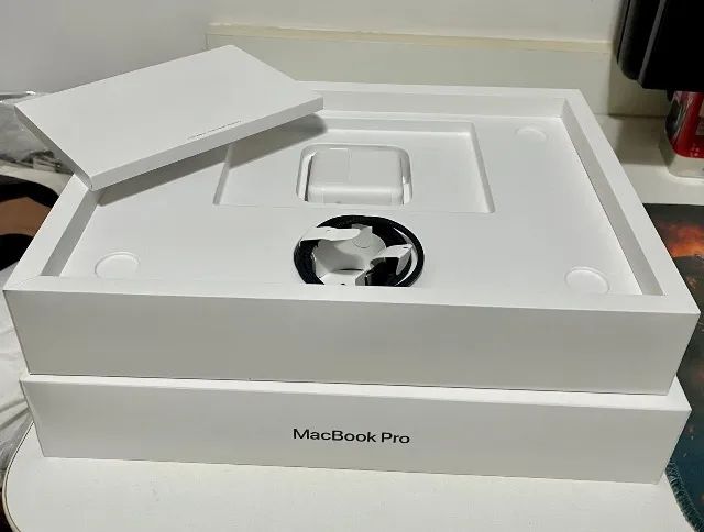MacBook Pro M5 16GB 512GB ZERO CICLOS - Novo Japão - Notebooks