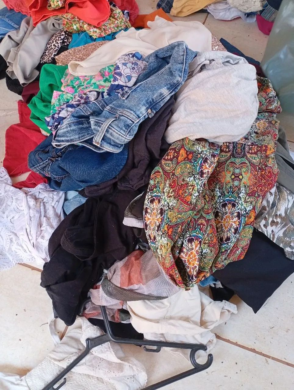 Roupas para bazar diversificados e bem conservados - Foto 2