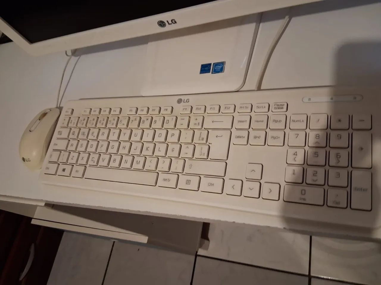 Computador LG All in One + Mesa - Foto 2