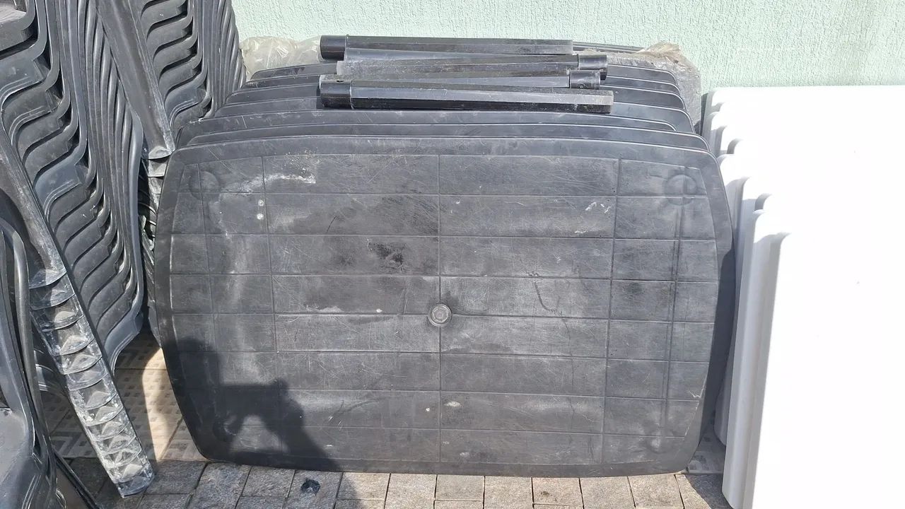 ? OPORTUNIDADE - KIT MESA PLÁSTICA + 4 CADEIRAS PRETA ? - Foto 3