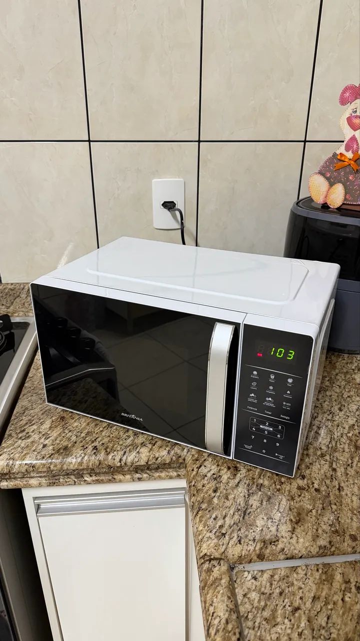 Microondas Britânia bmo23