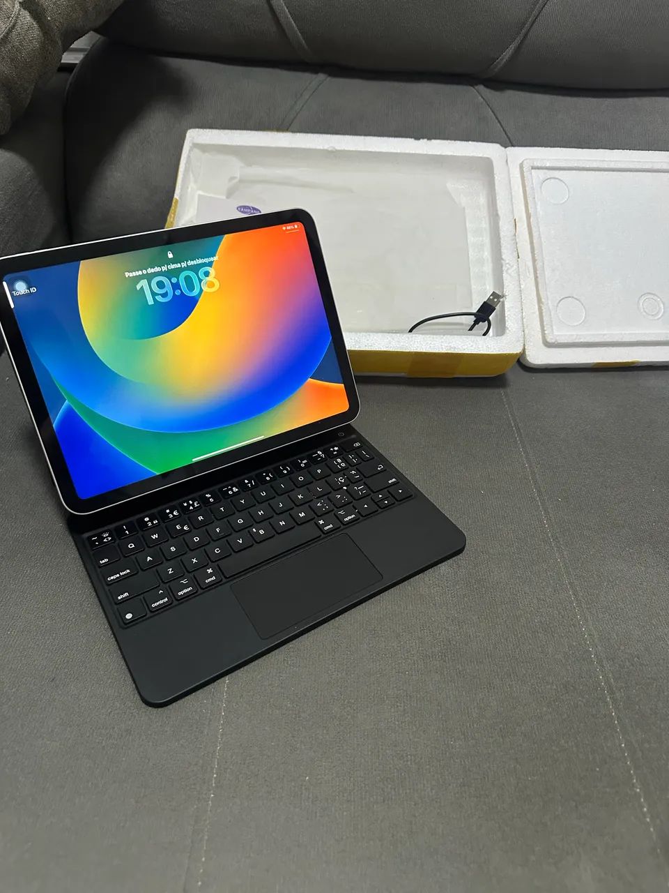 iPad 10 sem marca de uso