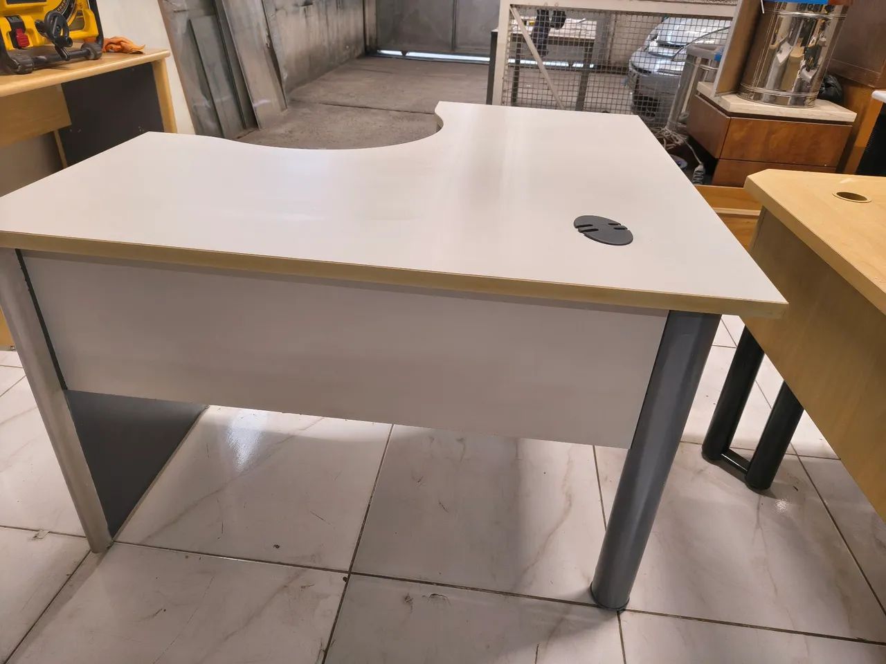 Mesa de escritório em L - Foto 4