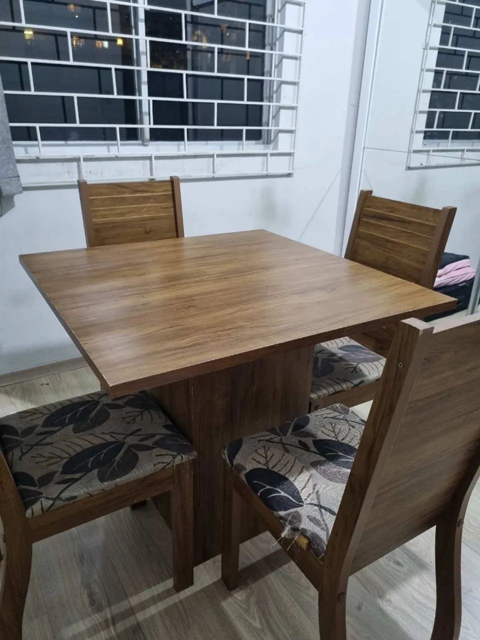 MESA COM 4 CADEIRAS - Foto 2