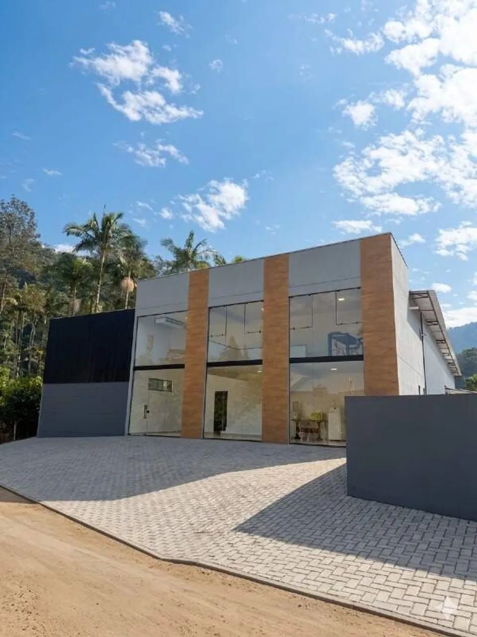 Galpão com 950m² no bairro Bateas!!!