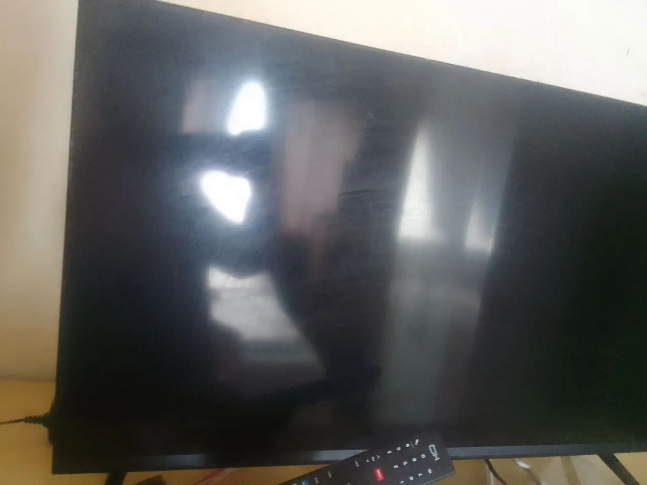 Televisão 42 polegadas HQ semi nova 700 reais - Foto 3