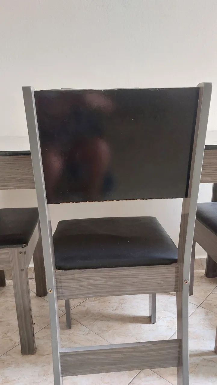 Mesa com quatro cadeiras  - Foto 3