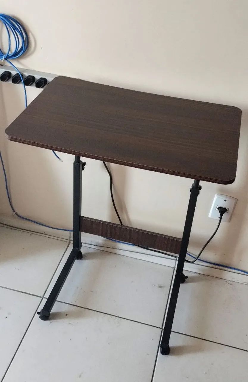 Mesa escrivaninha regulável 