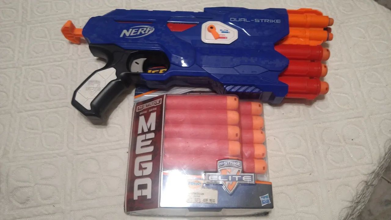 Lança dardos NERF DUAL STRIKE  com refil com 10 dardos Mega