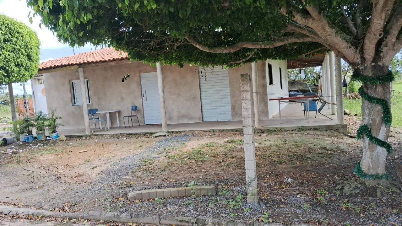 Vende-se casa com ponto comercial 
