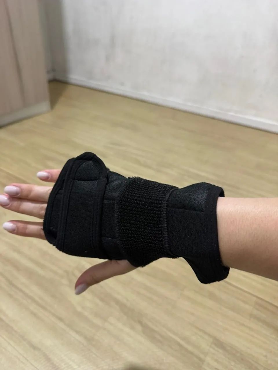 Munhequeira com tala ajustável  - Foto 3