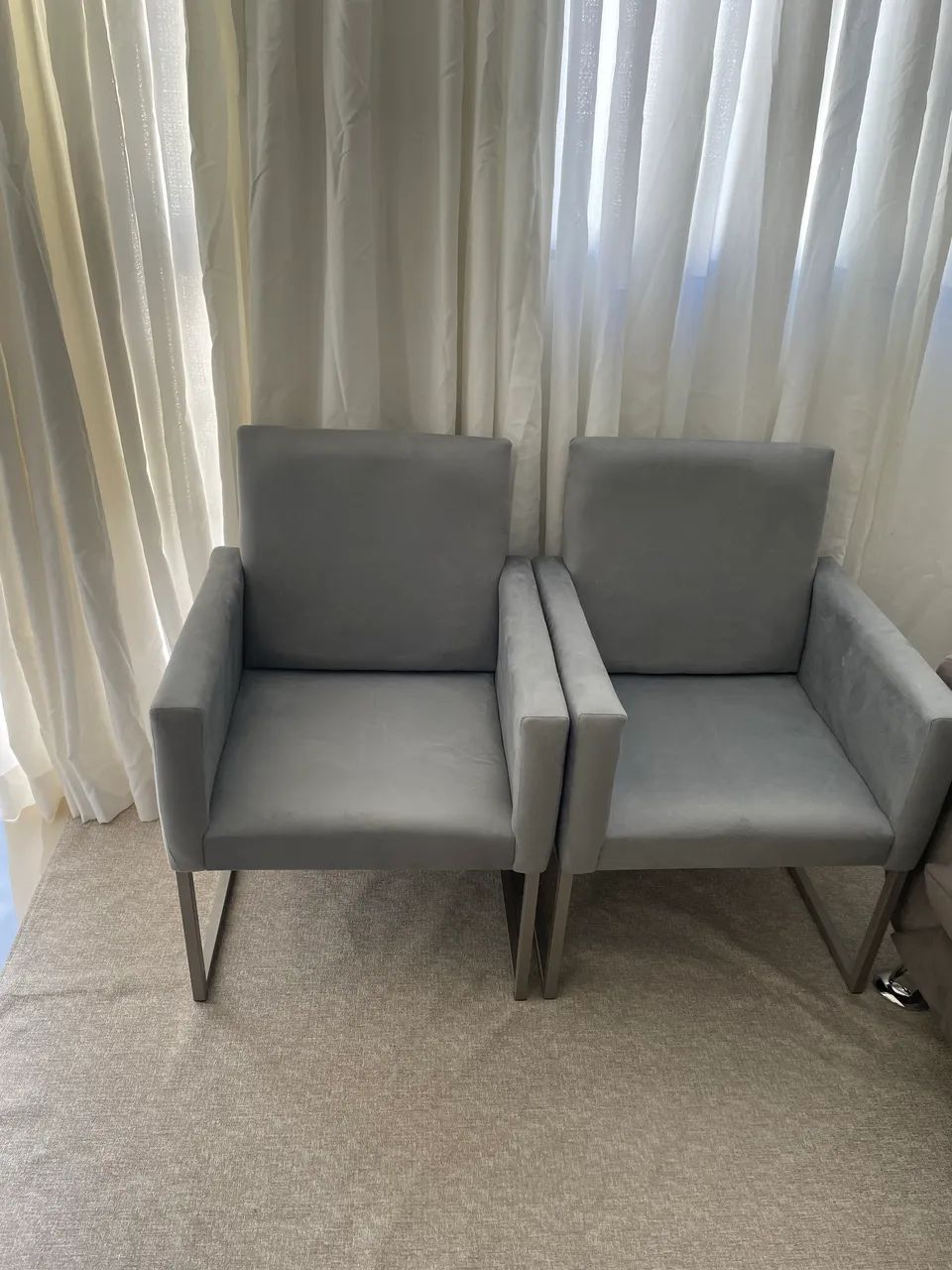 POLTRONAS NOVAS 400 duas - Foto 2