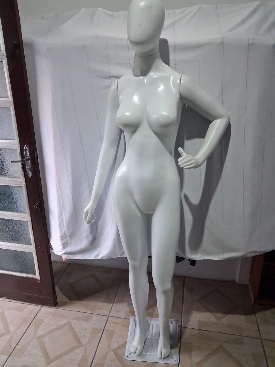 Vendo Manequim com Base 