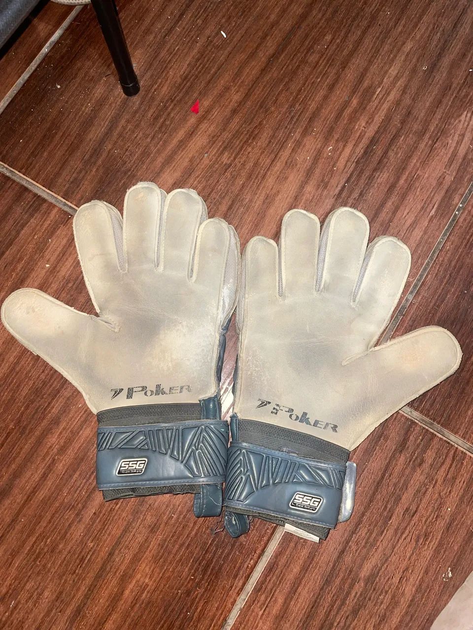 Luva de Goleiro Poker Springy - Foto 2