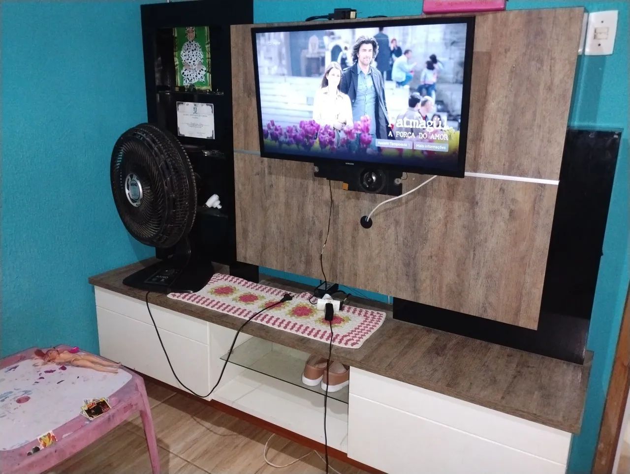 Vendo essa televisão de 40 polegadas com controle remoto original , obs : não é smart 