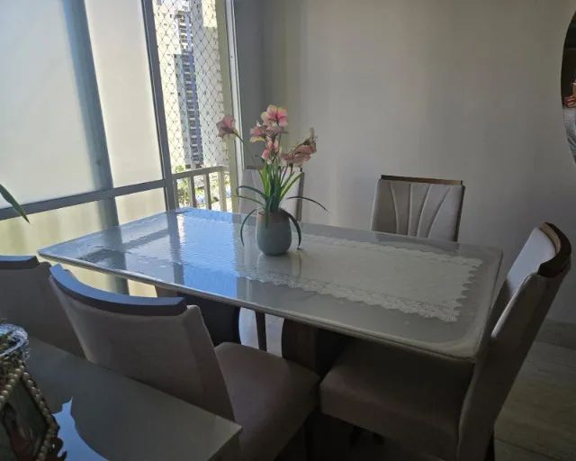 Mesa de jantar 6 cadeiras + aparador 