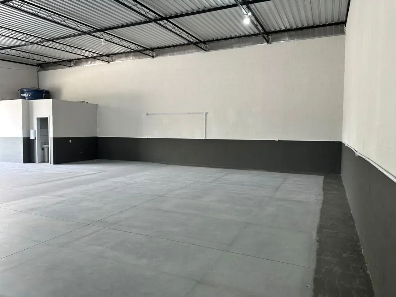 GALPÃO PARA LOCAÇÃO COM 200 M² - CENTRO DE ÁGUAS MORNAS/SC - Foto 4