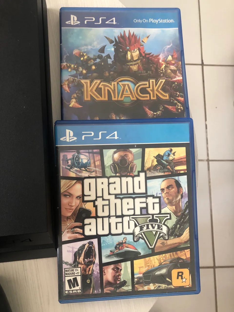 Ps 4com um controle e 2 jogos 1400  - Foto 3
