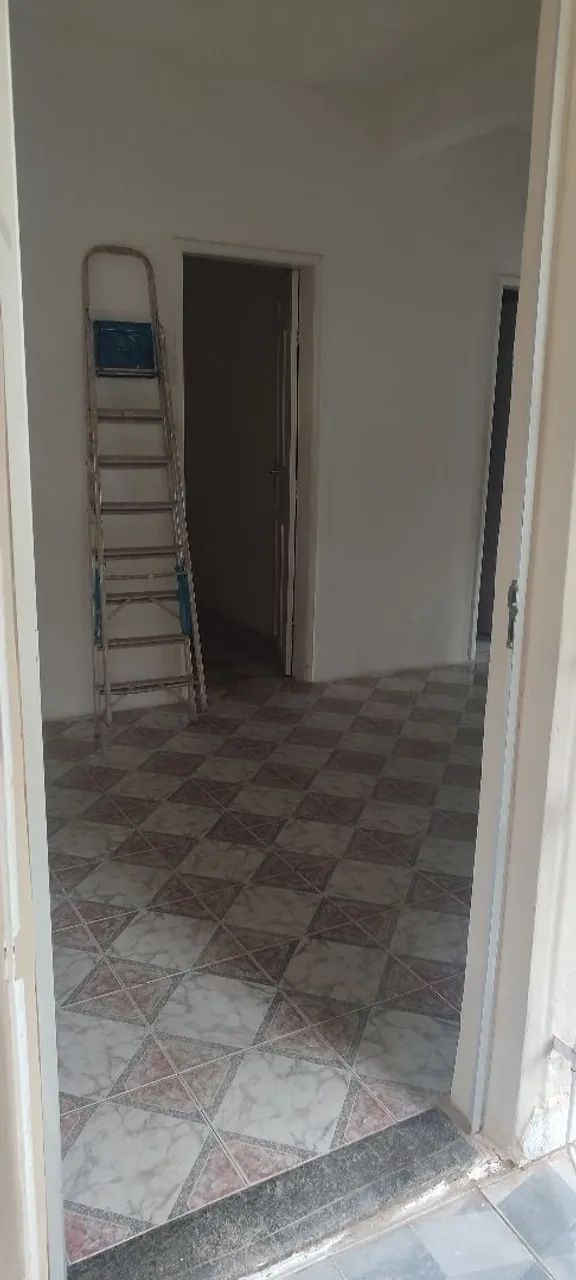 Alugo casa com dois quartos  - Foto 3