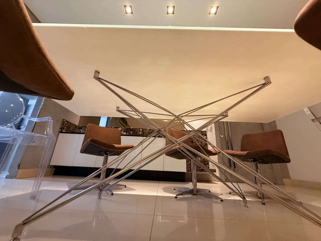 Mesa de Jantar Design Moderno - Tampo de Vidro e Base em Aço/Inox - Foto 3