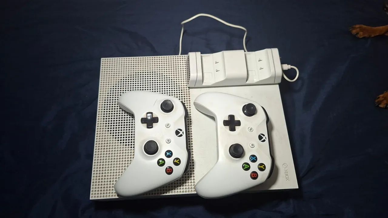 Xbox ONE DIGITAL com SSD e dois controles - Foto 3