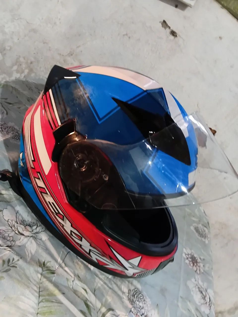 Vendo capacete seminovo da marca teex+ jaqueta da Honda  - Foto 2