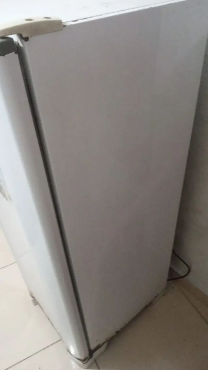 Geladeira com defeito  - Foto 3