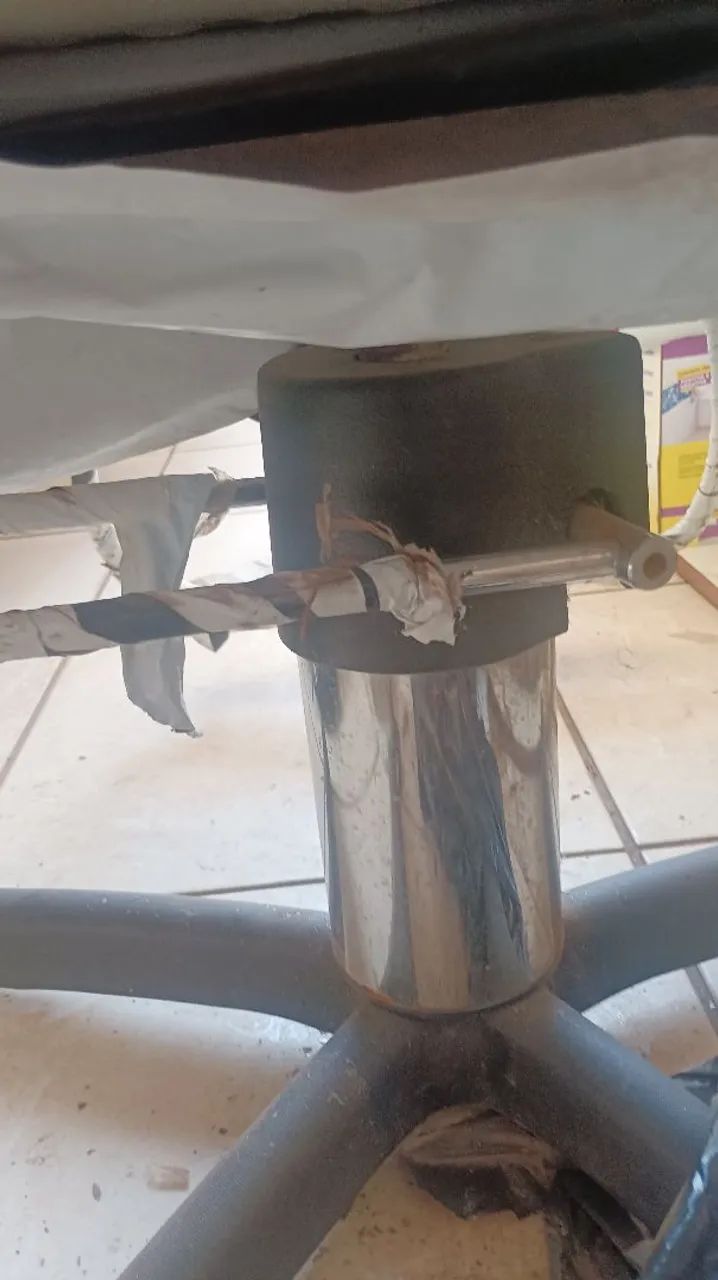 Cadeira Hidráulica Cabeleireiro marca Ferrante  - Foto 4