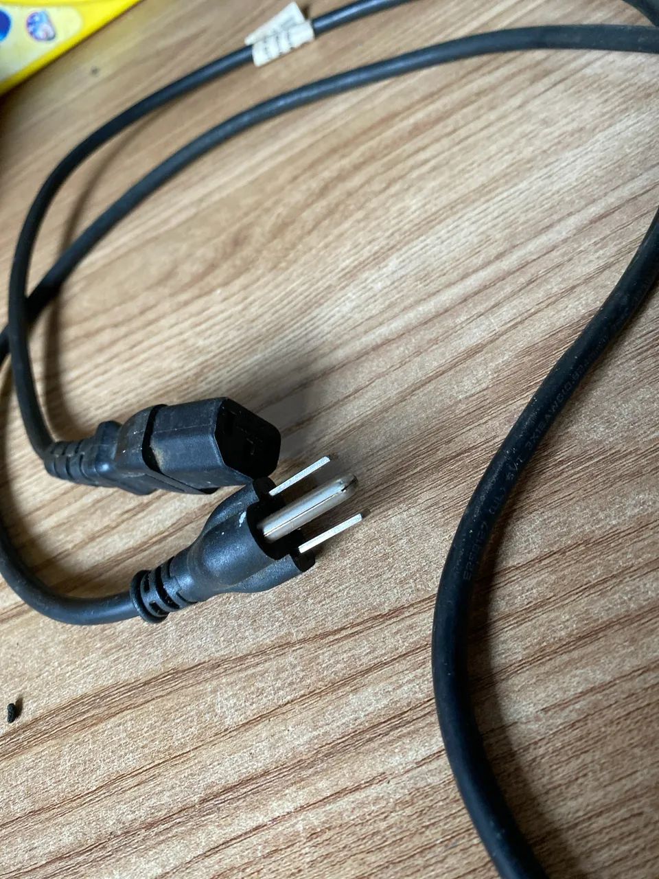 Vendo cabo de força tripolar com conector IEC C13  - Foto 4