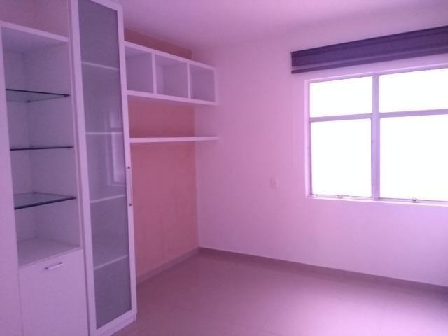 Apto - Petrópolis - 140m2 - 3 quartos sendo uma suíte - 2 vagas -SN - Foto 4