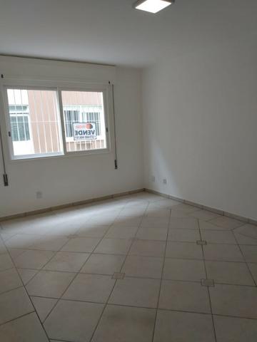 Vende-se apartamento central de 1 dormitório com garagem, Pelotas - Foto 8