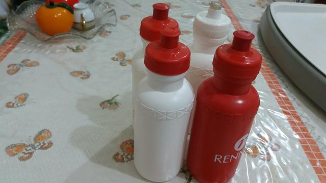 Kit para água/suco com bebedor na tampa com trava - Foto 2