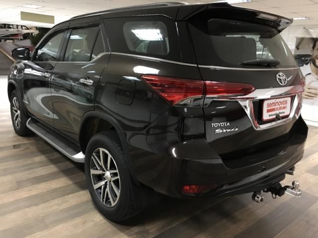 TOYOTA HILUX SW4 2.8 SRX 4X4 7 LUGARES 16V TURBO INTERCOOLER DIESEL 4P AUTOMA. - Foto 4