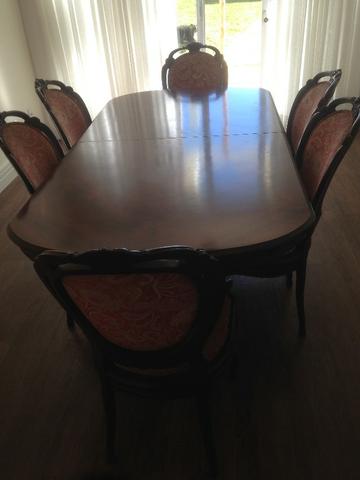 Conjunto de Mesa com 8 Cadeiras no Estilho Luis XV ? Seminovo ? Oportunidade Única - Foto 4