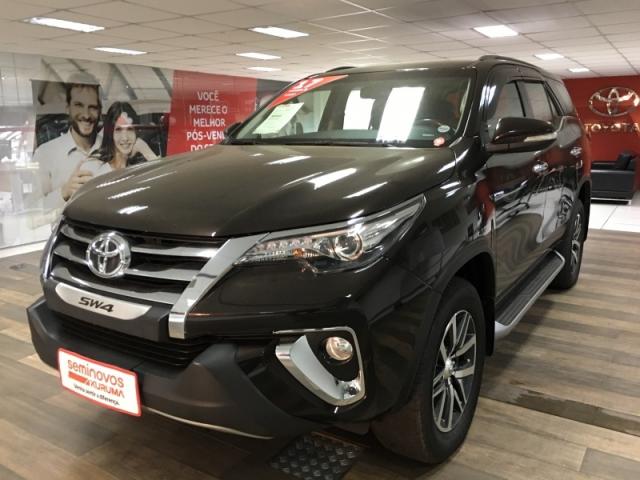 TOYOTA HILUX SW4 2.8 SRX 4X4 7 LUGARES 16V TURBO INTERCOOLER DIESEL 4P AUTOMA.