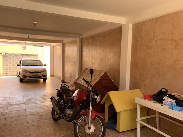 Vd/ troco casa de 5 qts, 2 suítes, laje no Setor de Mansões de Sobradinho. - Foto 2