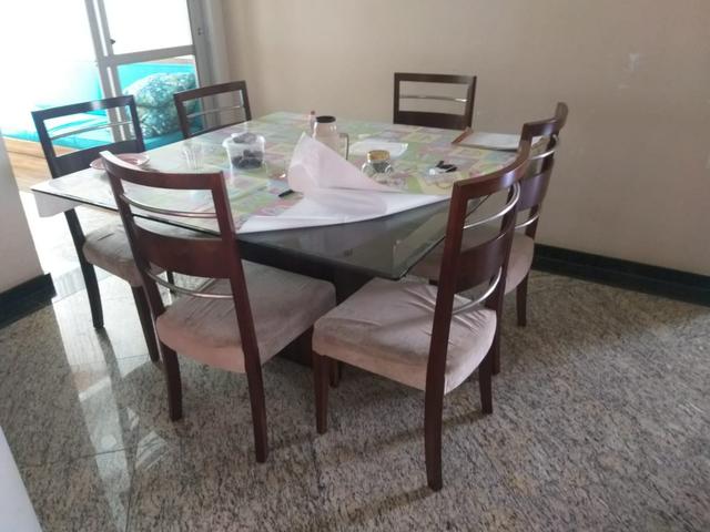Mesa quadrada com 6 cadeiras