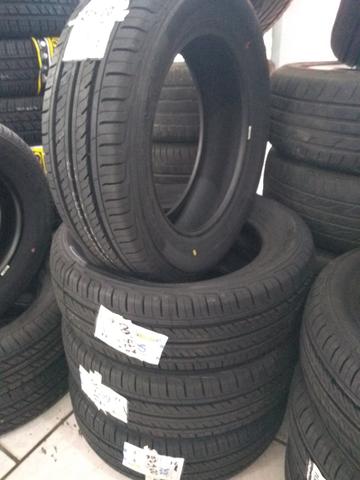 10x sem juros Kit 4 Pneus 195/60 R15 Novos Aderenza